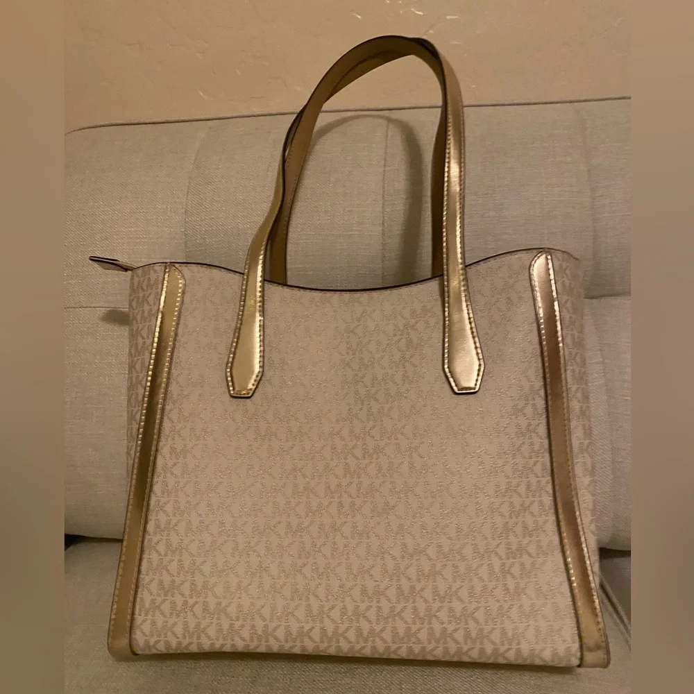 NWT MICHAEL KORS Leida Large Metallic Signature Logo Tote Bag